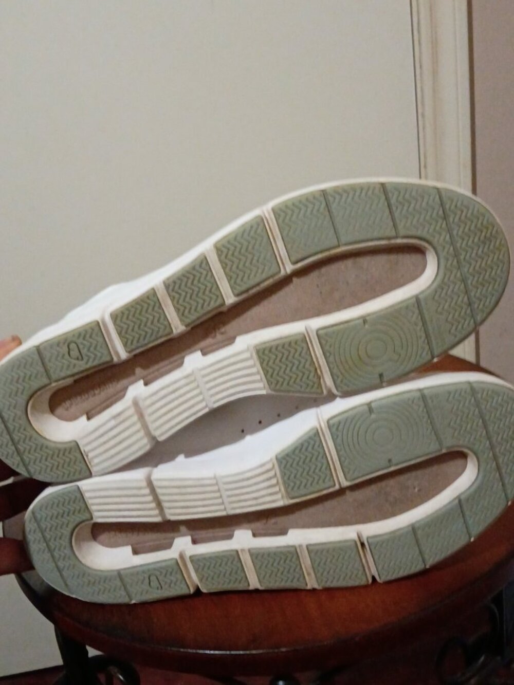 On Cloud THE ROGER Advantage White Rosehip Shoes Women's Size 9 - Picture 3 of 14